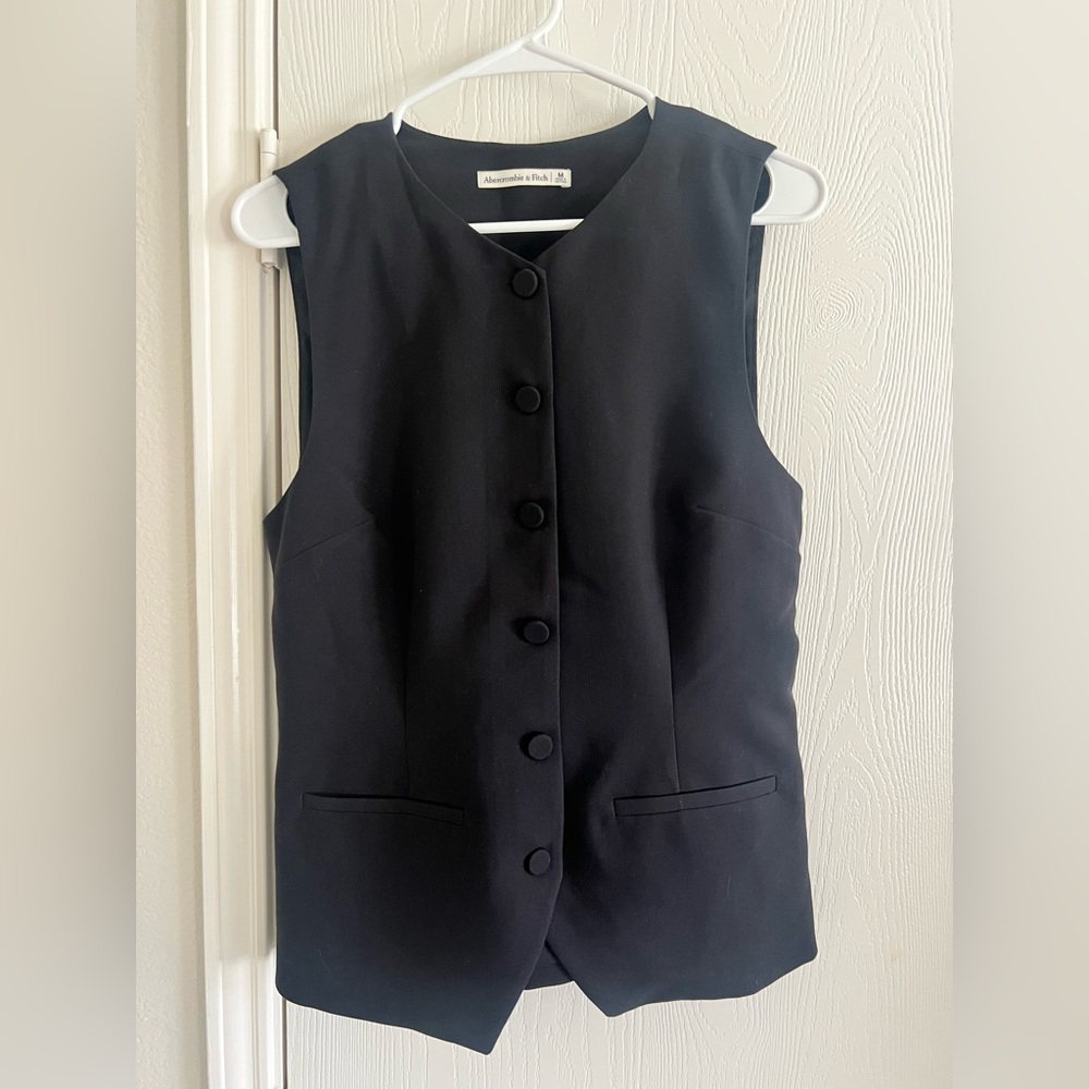 Abercrombie & Fitch fitted button up vest